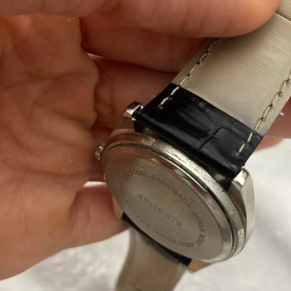 Novelle Quartz black and silver watch - Picture 10 of 15